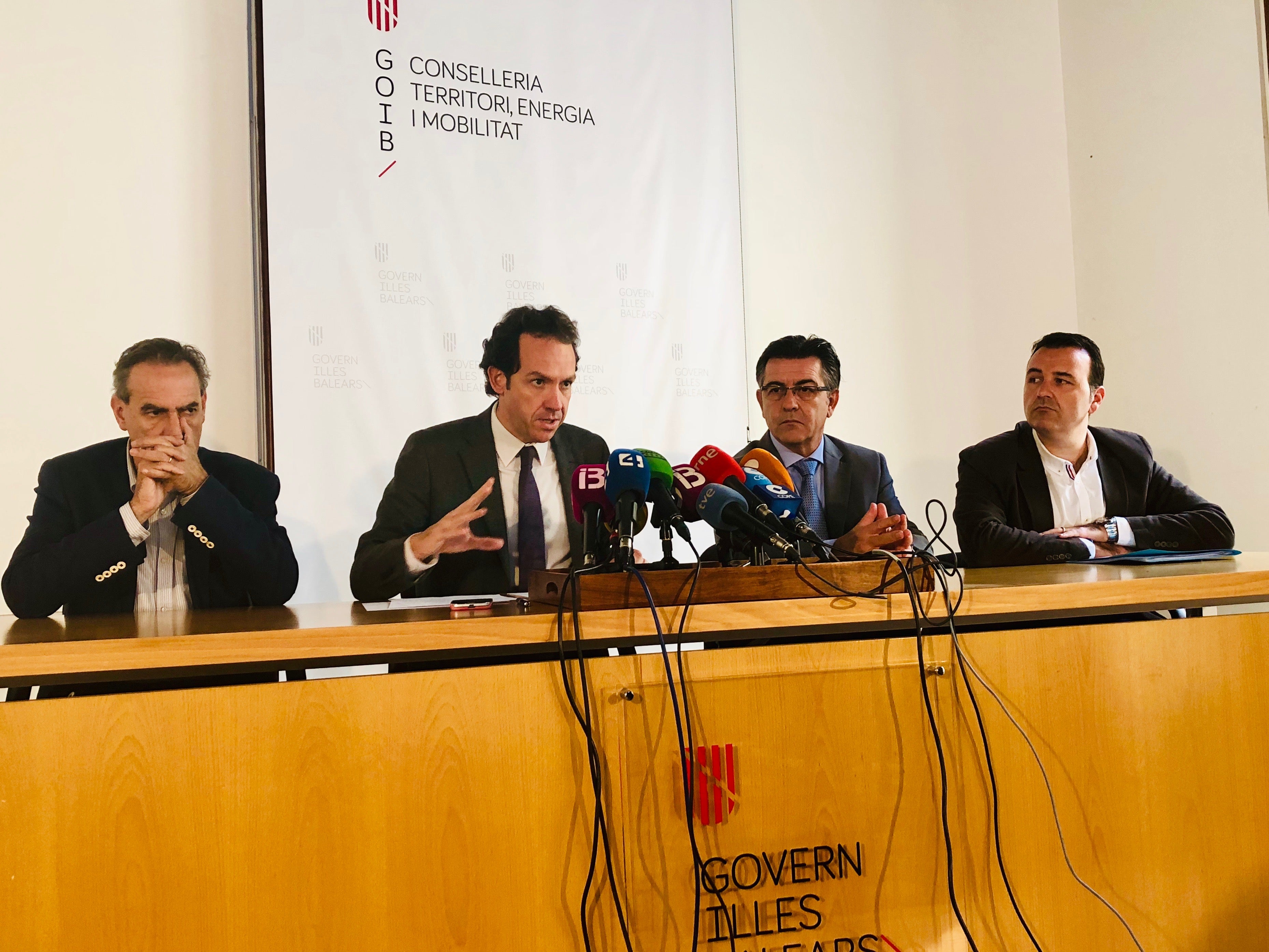 El Govern pide al Estado un precio máximo para los billetes con la Península El Govern pide al Estado un precio máximo para los billetes con la Península