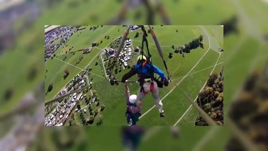 El agónico vuelo de un turista en ala delta por no ir bien sujeto El agónico vuelo de un turista en ala delta por no ir bien sujeto