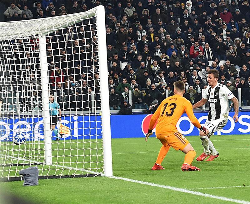 Un gol de Mandzukic derrota al Valencia que queda eliminado de la Champions League Un gol de Mandzukic derrota al Valencia que queda eliminado de la Champions League
