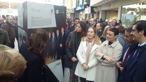 Ana Pastor y otras autoridades durante la inauguraci&oacute;n de la exposici&oacute;n