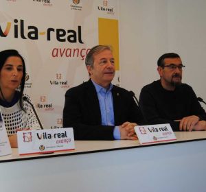 El regidor de Cultura Eduardo Pérez junt amb Ana Archilés i Juan Carlos de l´Orquestra Pols i Pua. El regidor de Cultura Eduardo Pérez junt amb Ana Archilés i Juan Carlos de l´Orquestra Pols i Pua.