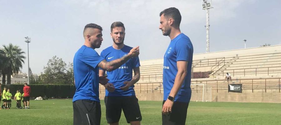 Aarón, Saúl y Jony, en el Campus Ñíguez Sport organizado en el Díez Iborra de la Ciudad Deportiva de Elche. Aarón, Saúl y Jony, en el Campus Ñíguez Sport organizado en el Díez Iborra de la Ciudad Deportiva de Elche.