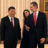 El rey Felipe, acompañado por la reina Letizia, y el presidente de China, Xi Jinping