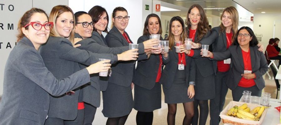 El Hospital del Vinalopó prepara batidos morados 100% saludables contra la violencia de género El Hospital del Vinalopó prepara batidos morados 100% saludables contra la violencia de género