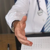 Médico en una consulta Médico en una consulta