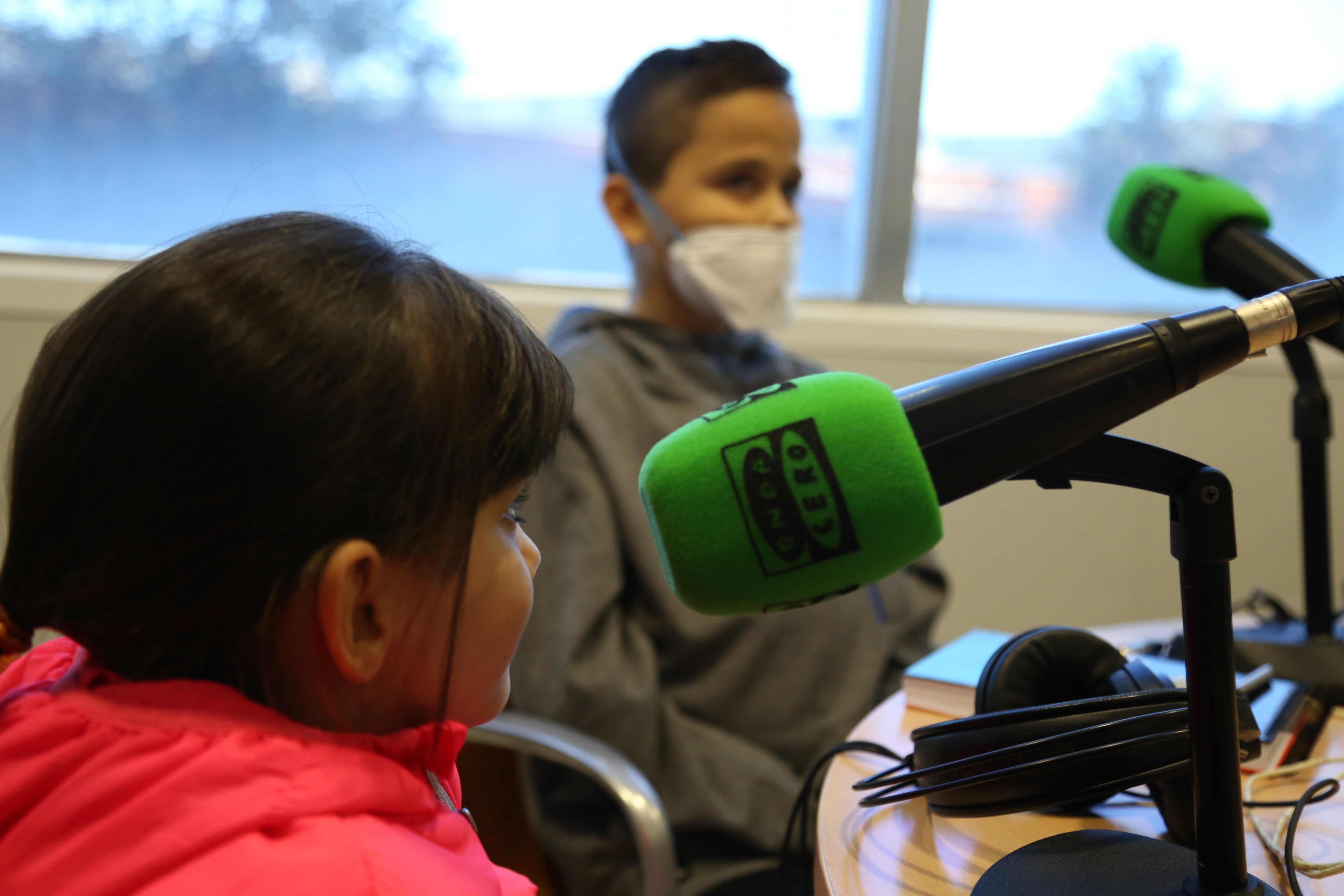 Els nens hospitalitzats del Vall d’Hebron participen en un taller de ràdio Els nens hospitalitzats del Vall d’Hebron participen en un taller de ràdio