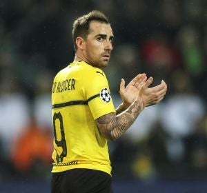 Paco Alcácer aplaude una acción del Borussia Dortmund Paco Alcácer aplaude una acción del Borussia Dortmund