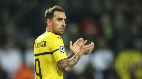 Paco Alcácer aplaude una acción del Borussia Dortmund Paco Alcácer aplaude una acción del Borussia Dortmund