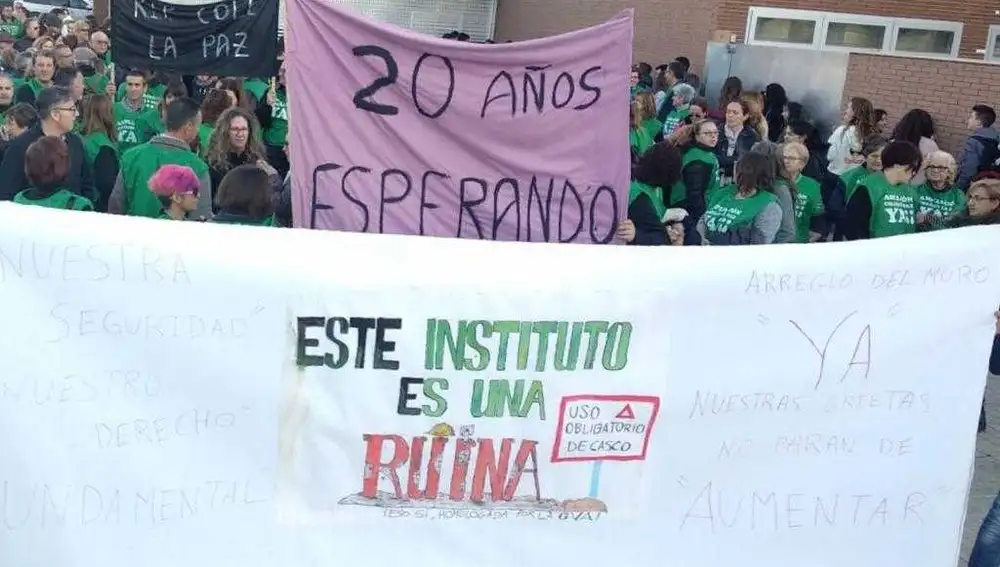 Concentración del Ampa del IES Torrellano de Elche Concentración del Ampa del IES Torrellano de Elche