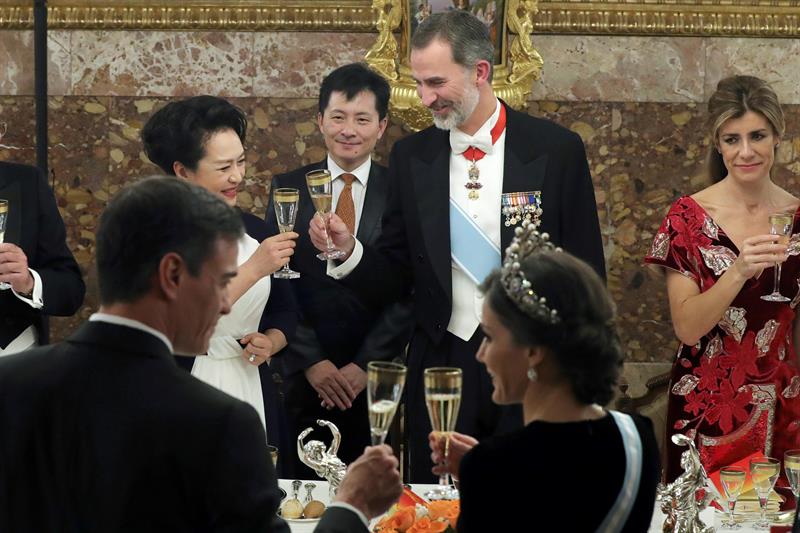 El presidente chino elogia las reformas de España y su mayor peso en la UE en su despedida en una cena de gala El presidente chino elogia las reformas de España y su mayor peso en la UE en su despedida en una cena de gala
