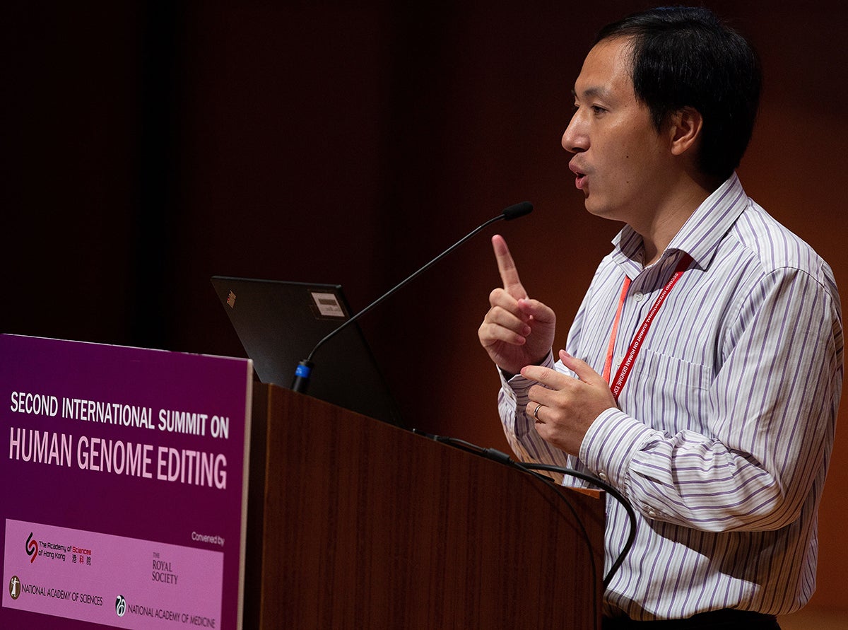 El científico chino que asegura haber creado dos bebés genéticamente modificados anuncia que hay otro embarazo El científico chino que asegura haber creado dos bebés genéticamente modificados anuncia que hay otro embarazo