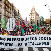 Empleados públicos y estudiantes se manifiestan en Barcelona contra los recortes