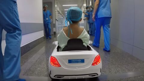 En coche al quir&oacute;fano