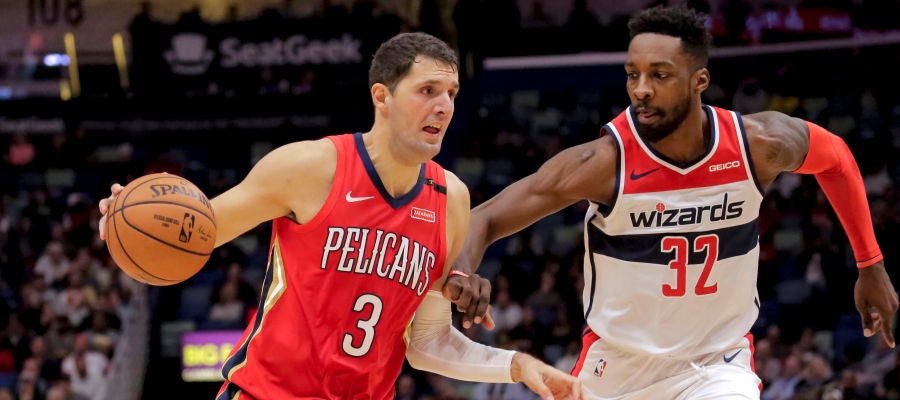 Mirotic mueve el balón ante la defensa de Jeff Green Mirotic mueve el balón ante la defensa de Jeff Green