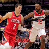 Mirotic mueve el balón ante la defensa de Jeff Green Mirotic mueve el balón ante la defensa de Jeff Green