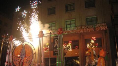 La companyia Scura Splats donar&agrave; aquesta vesprada el tret d&acute;eixida del nadal i la seva programaci&oacute;. 