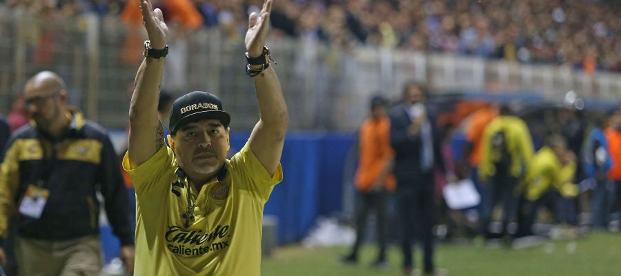 Maradona en un partido de los Dorados Maradona en un partido de los Dorados