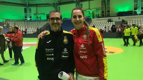 José Ignacio Prades, ex del Mustang y ayudante del seleccionador Carlos Viver, junto a la internacional Carmen Campos, del Mecalia Atlético Guardés. BALONMANO