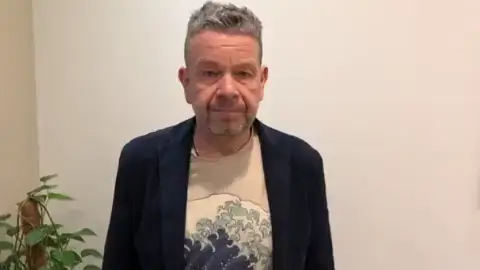 Alberto Chicote: "Que digo yo que ya me podías invitar a un poquito de ibérico del bueno" Alberto Chicote: "Que digo yo que ya me podías invitar a un poquito de ibérico del bueno"