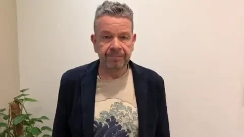 Alberto Chicote: "Que digo yo que ya me podías invitar a un poquito de ibérico del bueno" Alberto Chicote: "Que digo yo que ya me podías invitar a un poquito de ibérico del bueno"