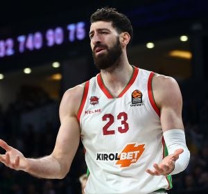 El alero georgiano del Kirolbet Baskonia Tornike Shengelia protesta una acción El alero georgiano del Kirolbet Baskonia Tornike Shengelia protesta una acción