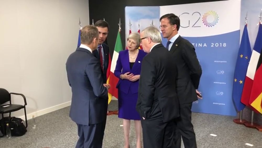 Los líderes europeos preparan el G-20 sin Merkel, que llegó tarde por fallos en su avión