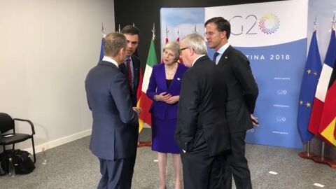Los l&iacute;deres europeos preparan el G-20 sin Merkel, que lleg&oacute; tarde por fallos en su avi&oacute;n
