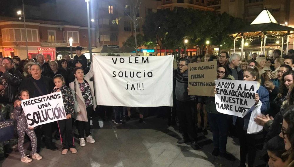 Concentración en La Glorieta de Santa Pola en apoyo al pesquero 'Nuestra Madre Loreto'
