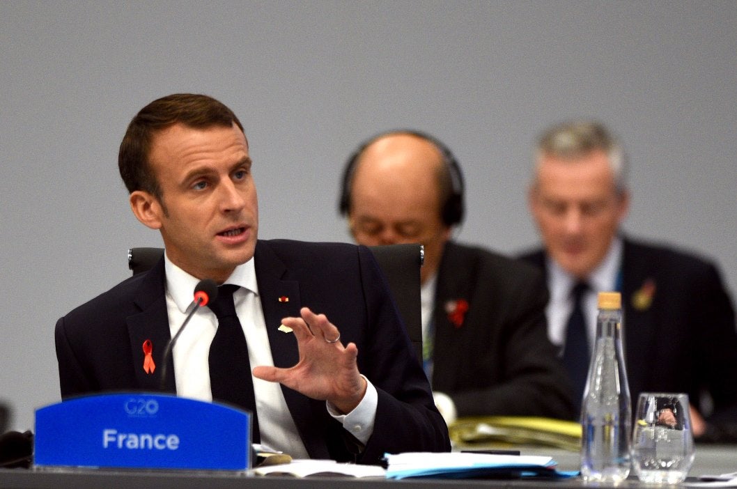 Macron cede ante el malestar social que encabezan los 'chalecos amarillos' y anula la tasa al carburante Macron cede ante el malestar social que encabezan los 'chalecos amarillos' y anula la tasa al carburante