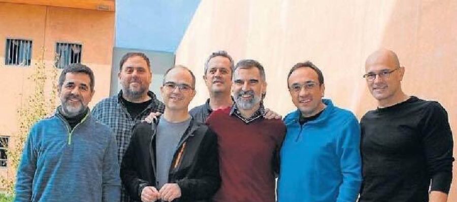 Jordi Sànchez, Oriol Junqueras, Jordi Turull, Joaquim Forn, Jordi Cuixart, Josep Rull y Raül Romeva Jordi Sànchez, Oriol Junqueras, Jordi Turull, Joaquim Forn, Jordi Cuixart, Josep Rull y Raül Romeva