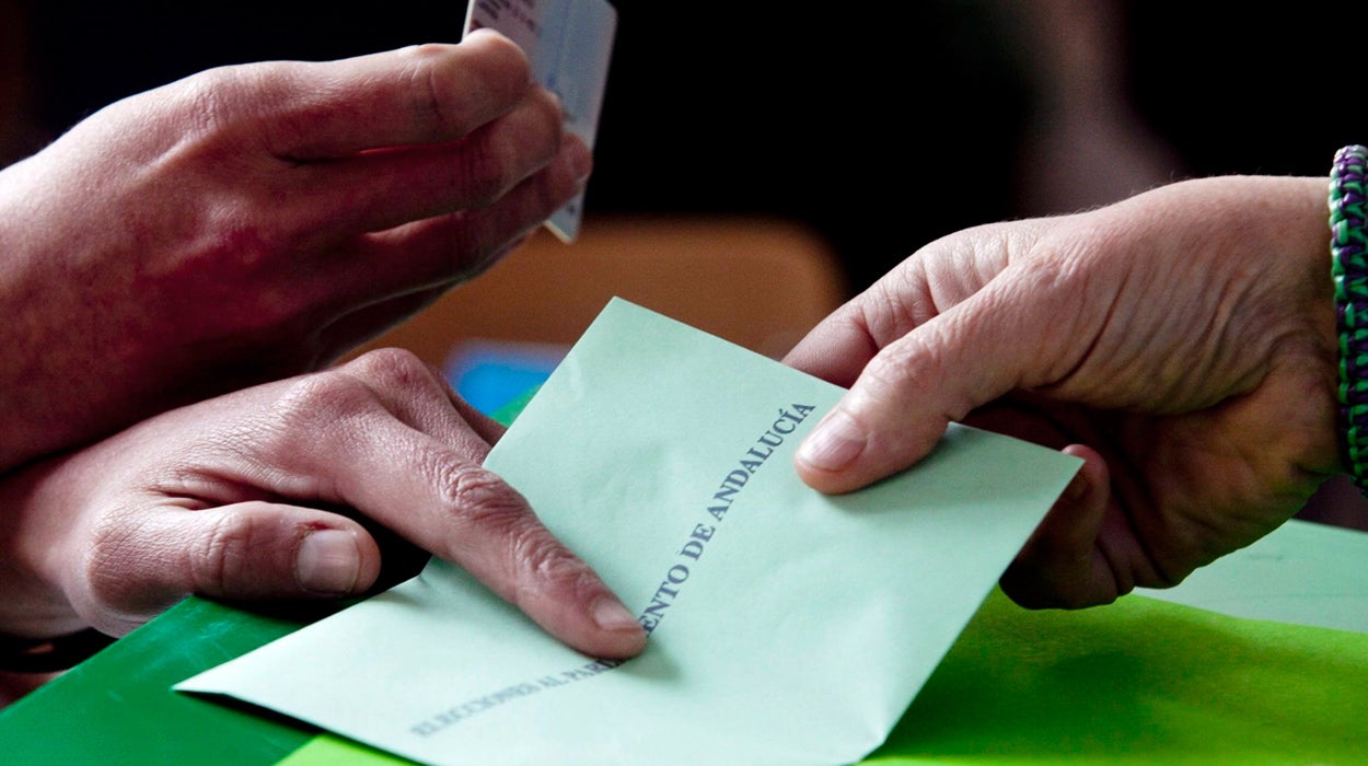 La participación cae a mínimos históricos en las elecciones andaluzas La participación cae a mínimos históricos en las elecciones andaluzas
