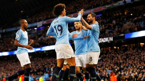 Los jugadores del Manchester City celebran un gol