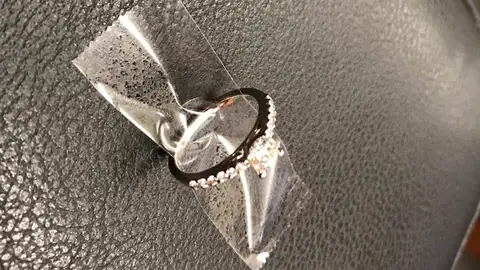 Anillo encontrado por la Policía de Nueva York Anillo encontrado por la Policía de Nueva York