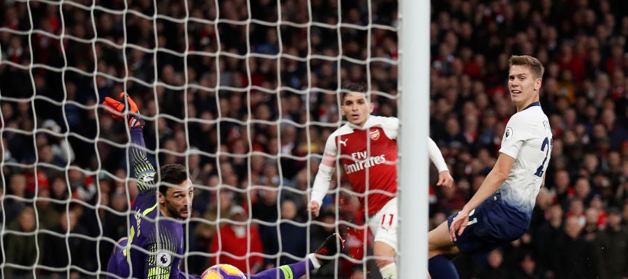 Lucas Torreira bate a Lloris en el Emirates Lucas Torreira bate a Lloris en el Emirates