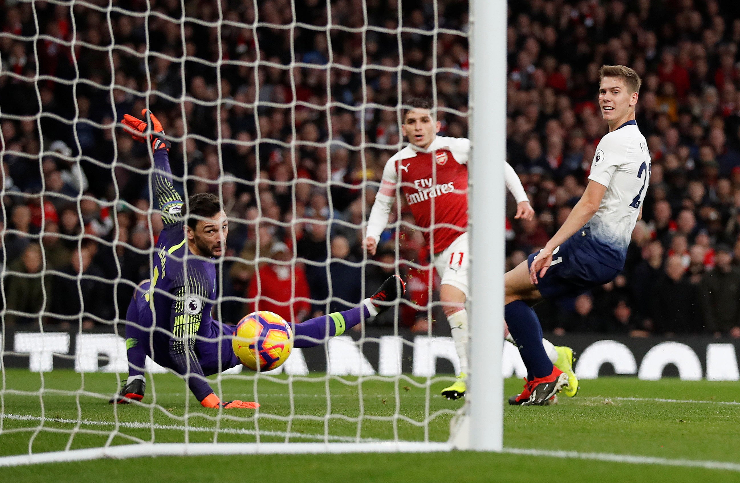 El Arsenal remonta ante el Tottenham y se mete en puestos Champions El Arsenal remonta ante el Tottenham y se mete en puestos Champions