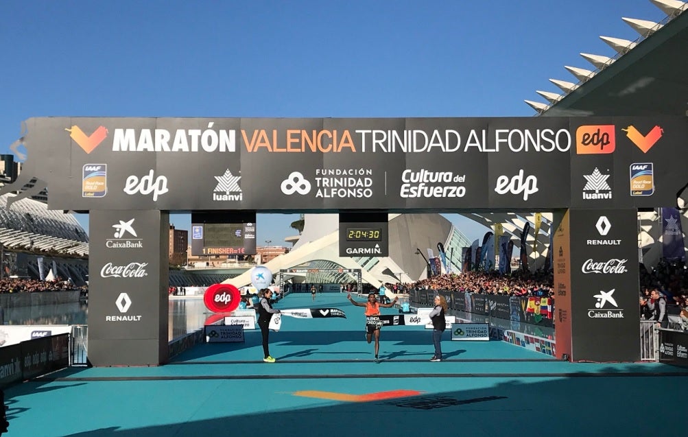 Leul Gebreselassie bate el récord del maratón de Valencia Leul Gebreselassie bate el récord del maratón de Valencia