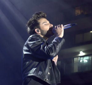 Blas Cantó durante el concierto #HolaNadal de Europa FM en Badalona Blas Cantó durante el concierto #HolaNadal de Europa FM en Badalona