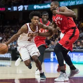 Serge Ibaka defiende ante Collin Sexton Serge Ibaka defiende ante Collin Sexton