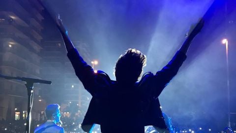 Blas Cant&oacute; durante su concierto en #HolaNadal de Europa FM en Badalona