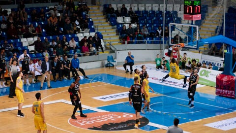 Watson machaca el aro rival