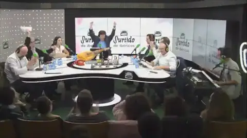 La canción de 'Cena de empresa' versionando 'Aires de fiesta' de Karina La canción de 'Cena de empresa' versionando 'Aires de fiesta' de Karina