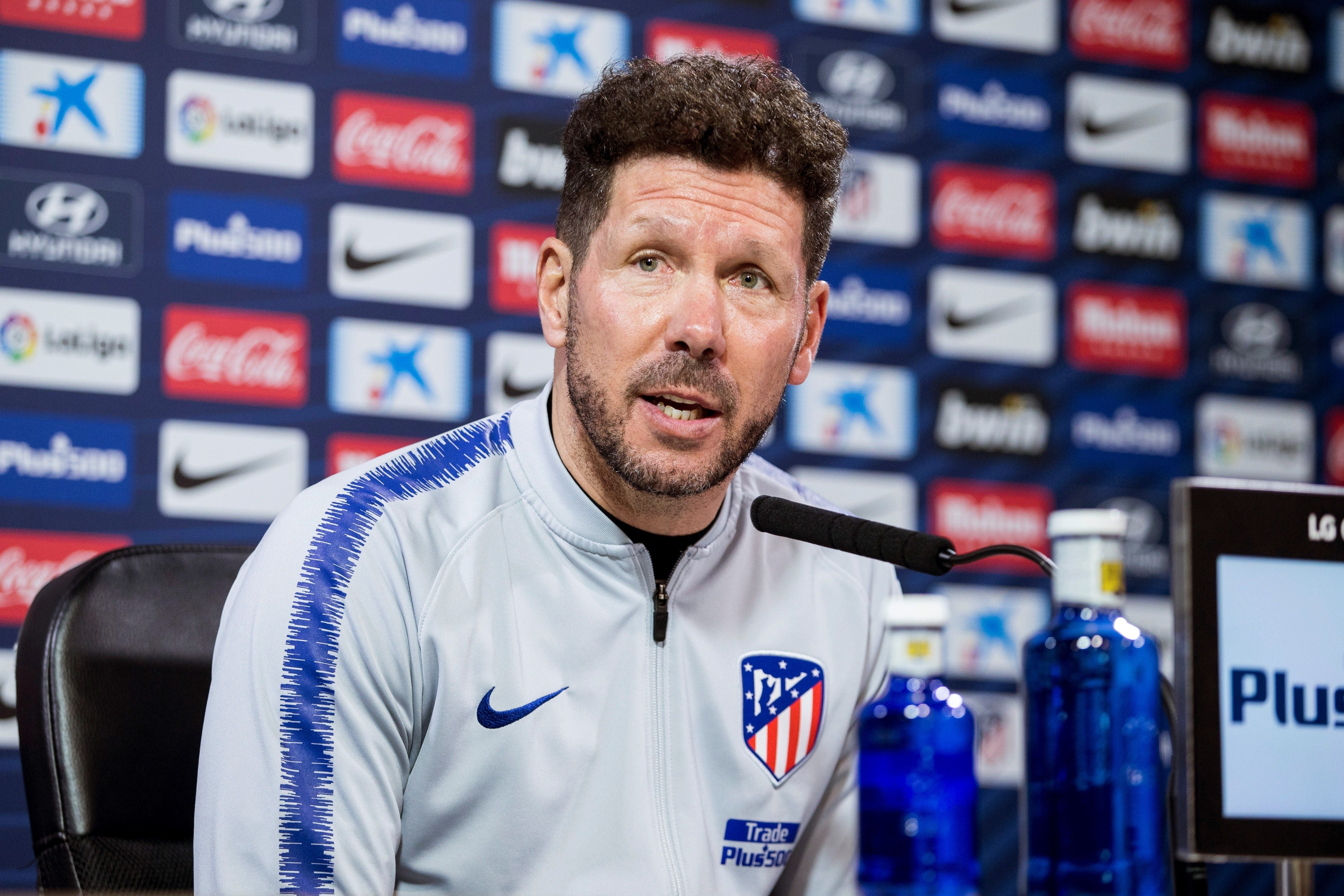 Simeone, sobre la posible salida de Lucas Hernández: "Es normal que el Bayern quiera pagar la cláusula" Simeone, sobre la posible salida de Lucas Hernández: "Es normal que el Bayern quiera pagar la cláusula"