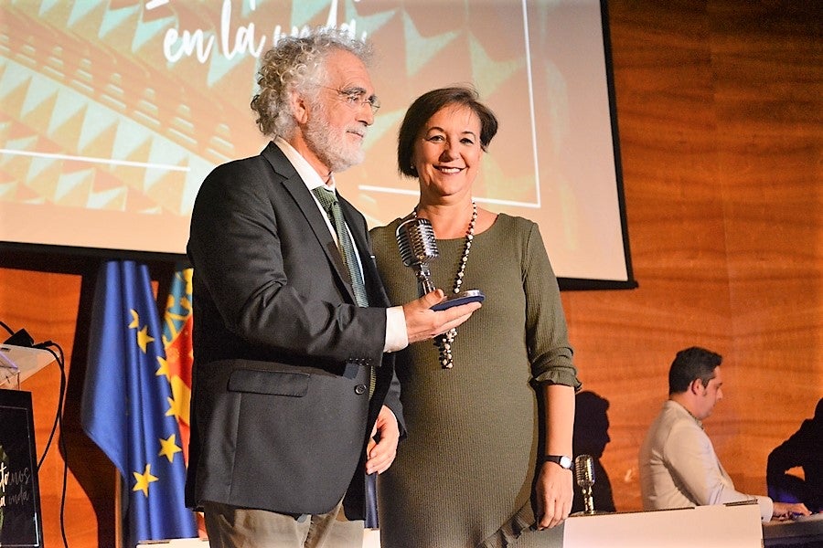José Antonio Román Marcos se alza con el premio Ilicitanos en la Onda por su magnífico trabajo al frente de la Capella del Misteri d'Elx José Antonio Román Marcos se alza con el premio Ilicitanos en la Onda por su magnífico trabajo al frente de la Capella del Misteri d'Elx