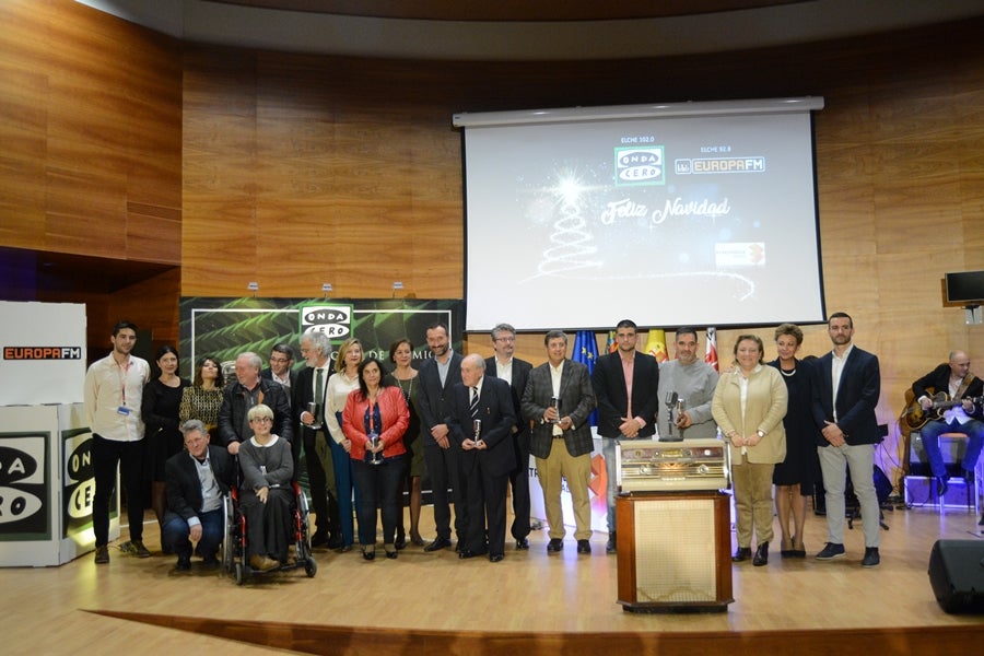 Onda Cero Elche reconoce a María Ángeles Sánchez, Maribel Acién, los regantes de Carrizales, Aspanias, Marina González y Tamara Gómez Onda Cero Elche reconoce a María Ángeles Sánchez, Maribel Acién, los regantes de Carrizales, Aspanias, Marina González y Tamara Gómez