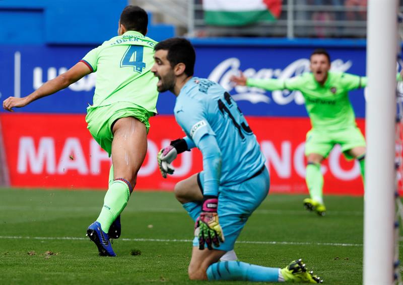 Asier Riesgo: "El VAR hay muchas veces que sirve y viene bien" Asier Riesgo: "El VAR hay muchas veces que sirve y viene bien"