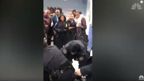 La Polic&iacute;a de NY es investigada por intentar separar a una madre y su beb&eacute; de forma violenta