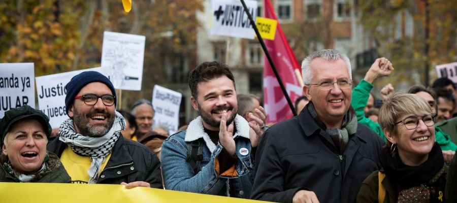 Gabriel Rufián durante la concentración convocada hoy ante la sede del Tribunal Supremo en Madrid por la organización soberanista Clam per la llibertat (Grito por la libertad) y apoyada por ERC, PDeCAT, CUP, la Crida Nacional y otras asociaciones Gabriel Rufián durante la concentración convocada hoy ante la sede del Tribunal Supremo en Madrid por la organización soberanista Clam per la llibertat (Grito por la libertad) y apoyada por ERC, PDeCAT, CUP, la Crida Nacional y otras asociaciones
