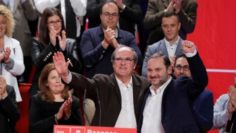 El ministro de Fomento, Jos&eacute; Luis &Aacute;balos, junto a &Aacute;ngel Gabilondo