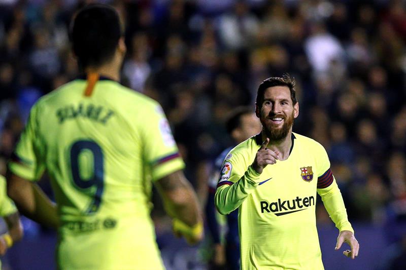 Un Messi estelar lidera al FC Barcelona con un hattrick ante el Levante Un Messi estelar lidera al FC Barcelona con un hattrick ante el Levante
