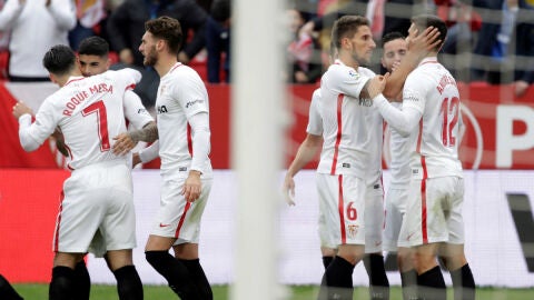 El Sevilla celebra un gol